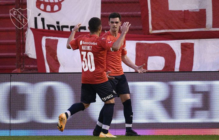 Independiente le ganó a Huracán y no se baja de la pelea
