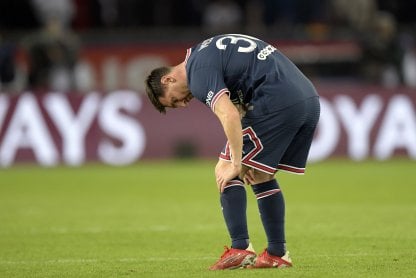 Messi lesionado: tiene una contusión en la rodilla izquierda y no jugará mañana ante Metz