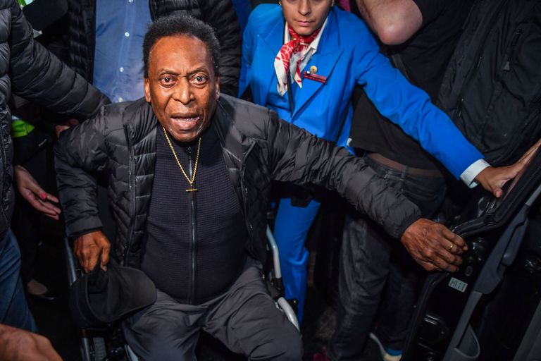 Pelé fue trasladado a terapia intermedia tras un problema respiratorio