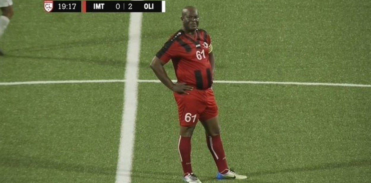 A los 60 años jugó un partido de la Champions de la Concacaf: La increíble historia de Ronnie Brunswijk