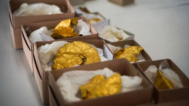 Un arqueólogo aficionado halló un tesoro previkingo de objetos de oro