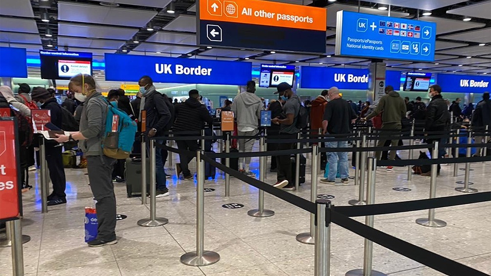 El Reino Unido retiró este jueves a la Argentina de la “lista roja” de restricciones