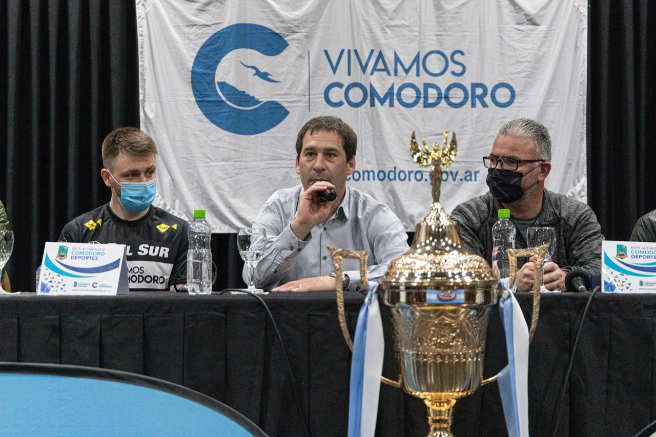Luque encabezó la presentación de la Copa de Oro de TC en Comodoro