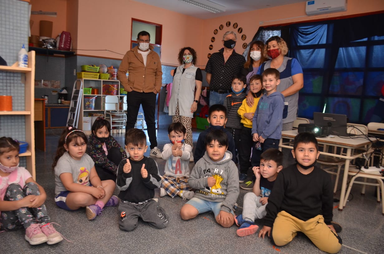 Trelew: Niños del jardín N° 431 participaron de una charla informativa sobre esculturas