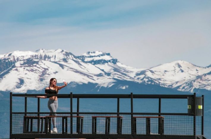 Influencers ya están en Esquel para conocer y promocionar sus atractivos turísticos