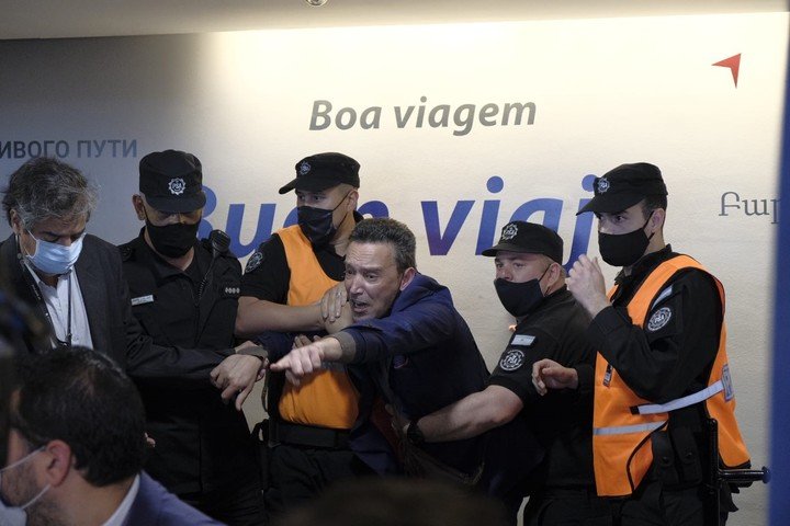 Aeroparque: Una manifestación de exempleados de Latam provocó incidentes y afecta la operación de la empresa