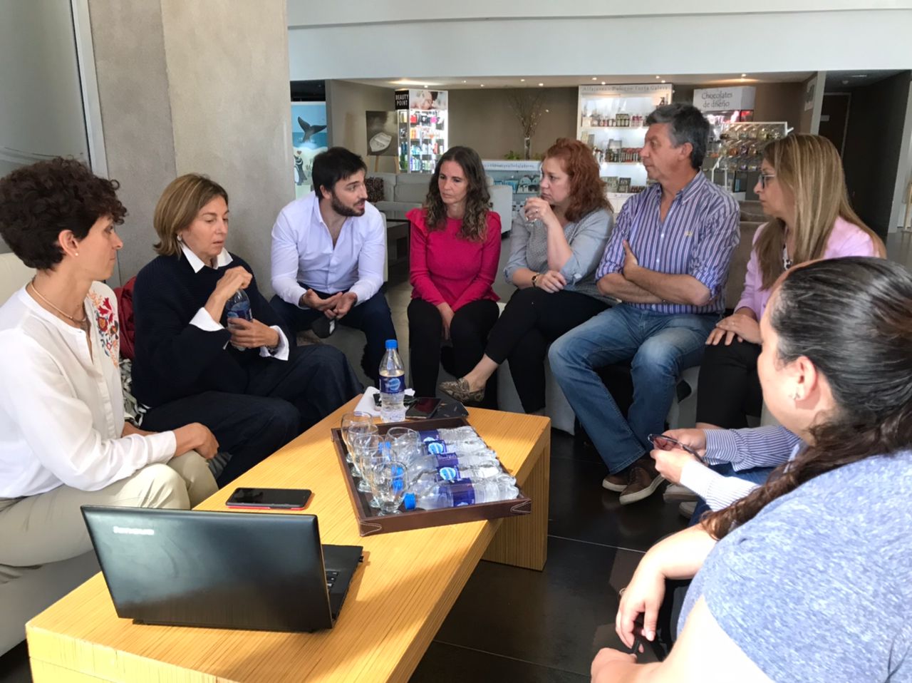 Torres: “A los chicos de Chubut ya ni siquiera les están hipotecando el futuro, se lo están robando”