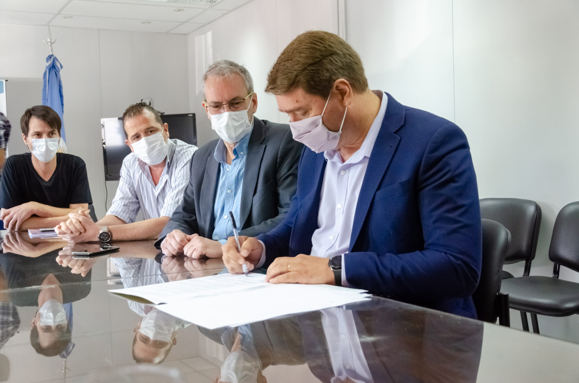 Biss y Puratich firmaron convenio para la obra de ampliación del CAPS del Área 12