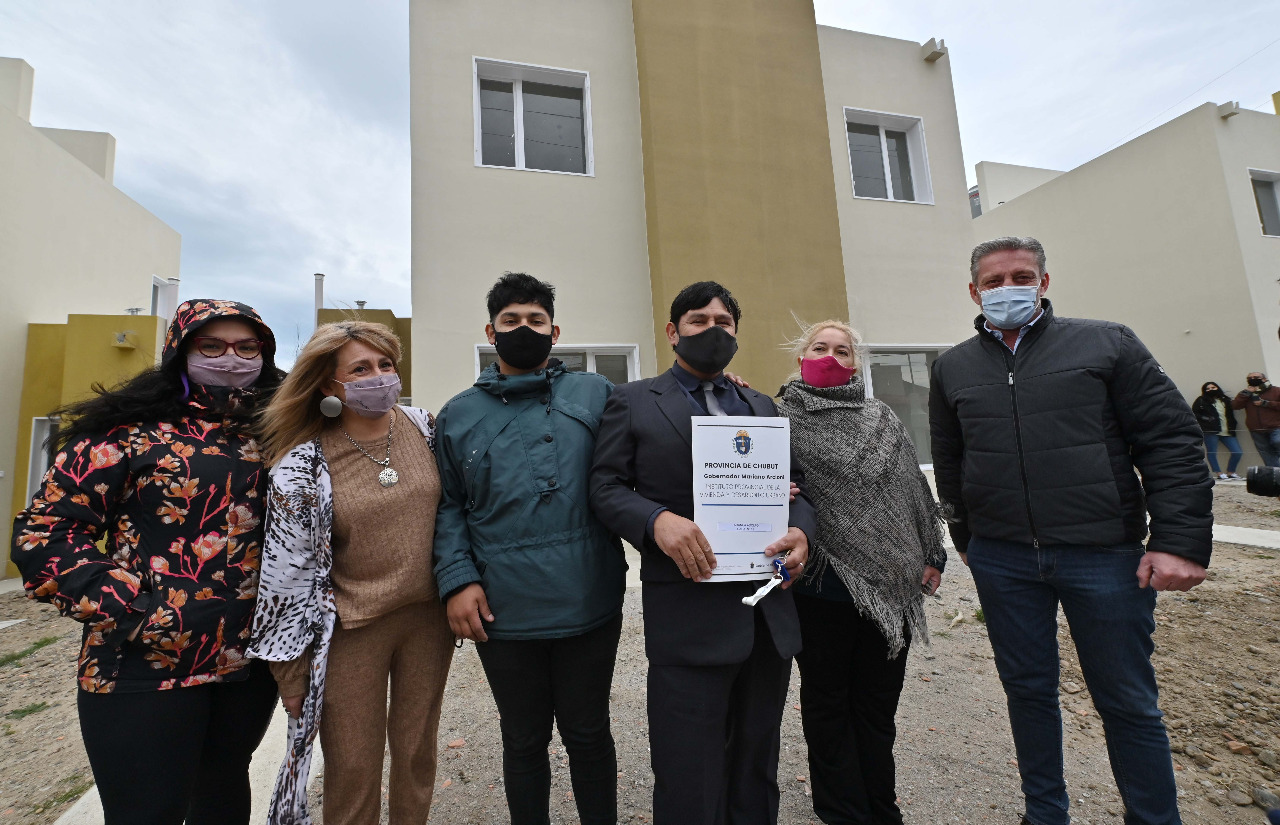 Arcioni aseguró que en 2022 “ejecutaremos más de 1.700 viviendas por 3.700 millones de pesos”