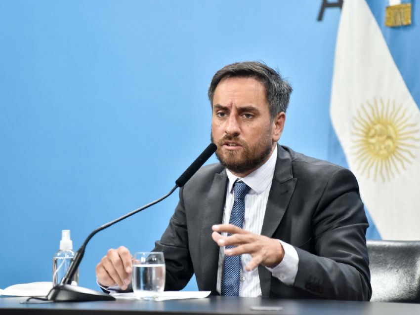 Cabandié realizará una denuncia penal por la matanza de centenares de pingüinos en Punta Tombo