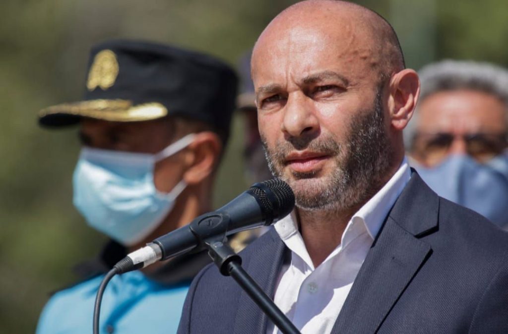 Massoni: “No tengo problema de pararme de manos y defender los intereses de los chubutenses delante de quien sea”