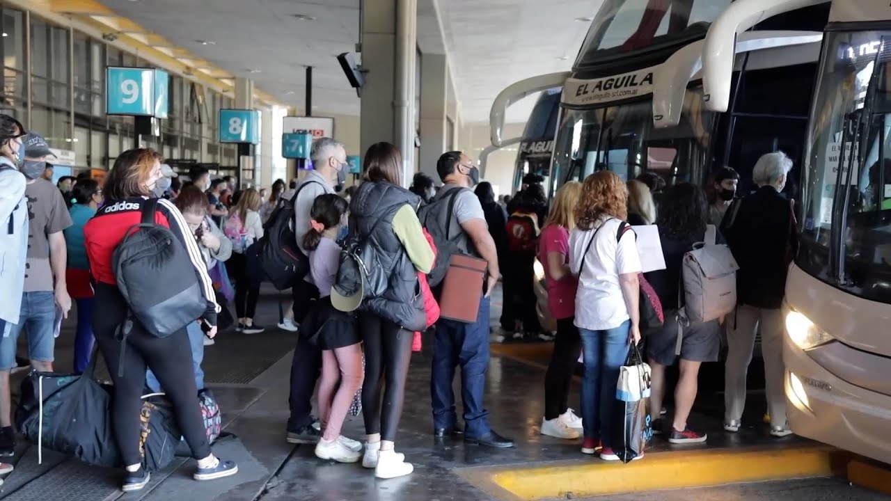 Más de 200 mil personas se movilizaron en micros y más de 20 mil en trenes este fin de semana largo