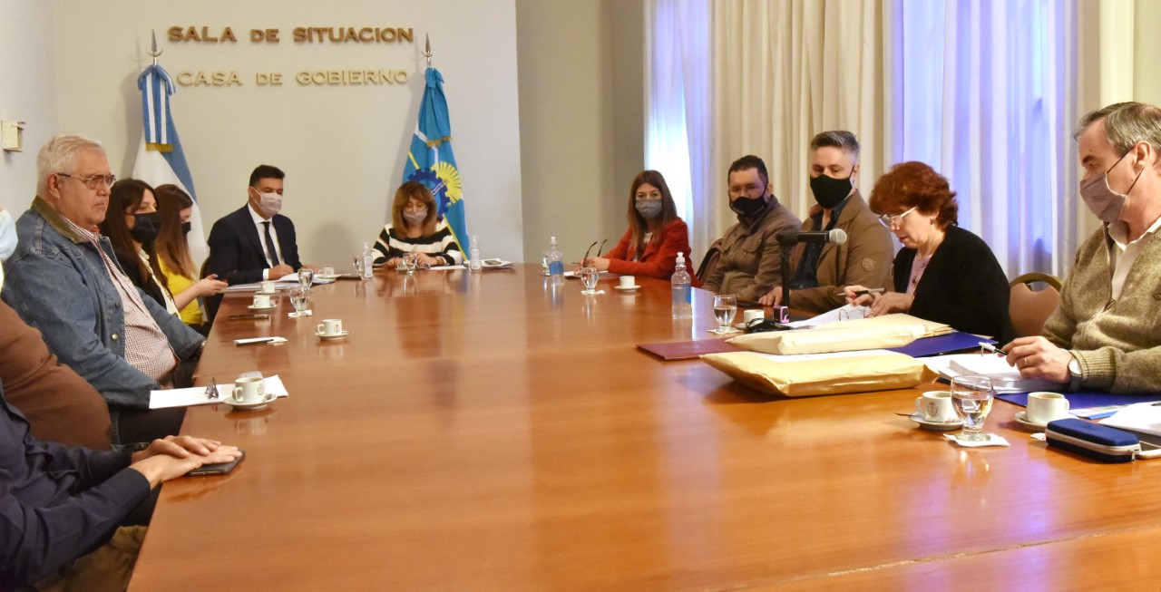 El Gobierno del Chubut realizó la apertura de licitación para la construcción de 37 viviendas para Sarmiento