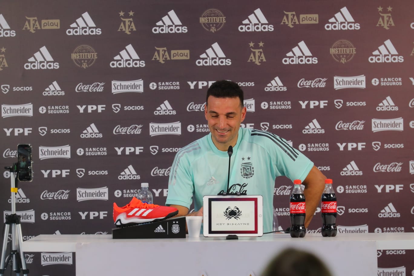 Scaloni: “Messi está bien y, si sigue así, va a jugar”