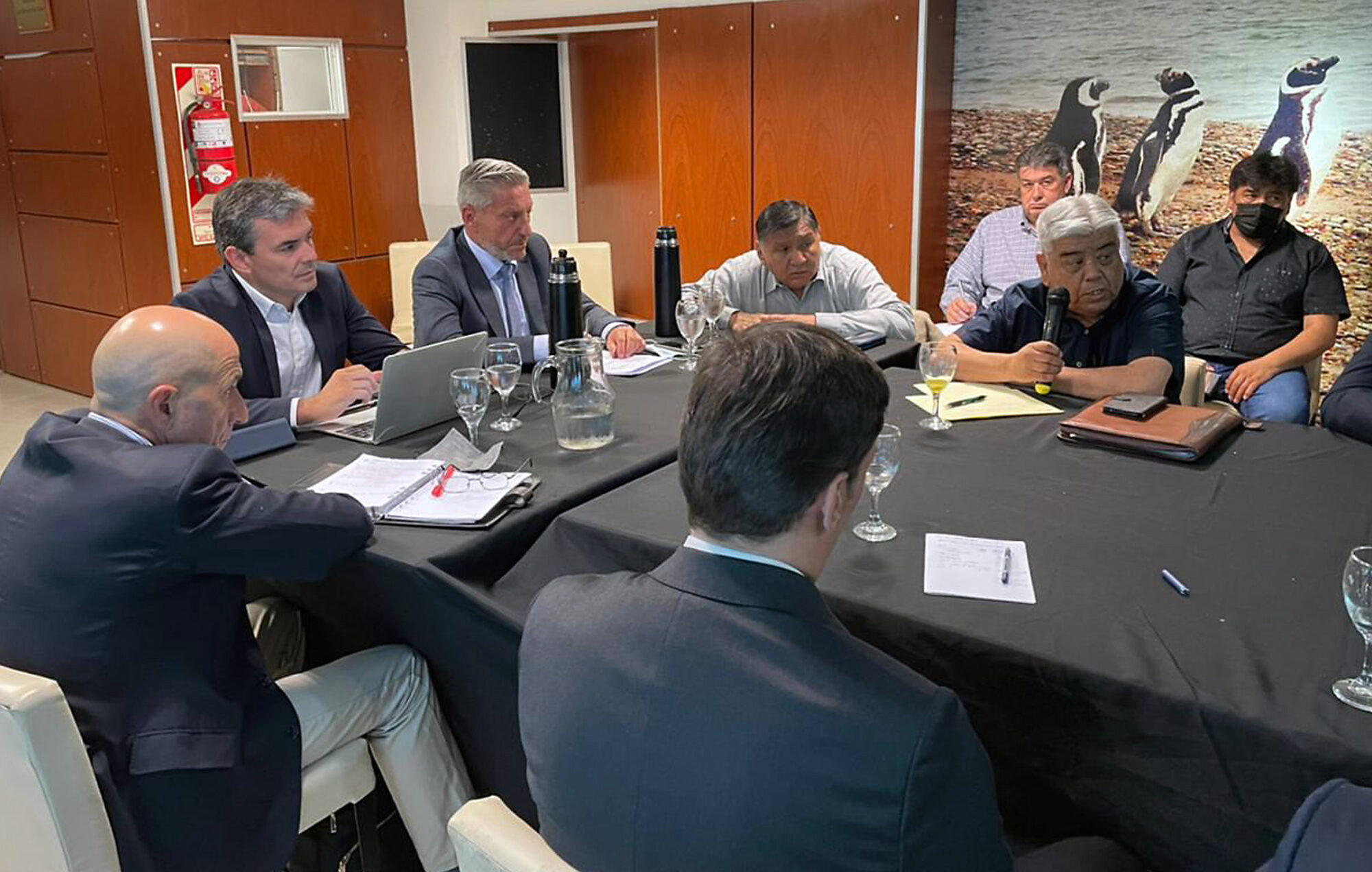 El gobernador se reunió en Buenos Aires con empresas y trabajadores petroleros que invertirán más de 1.000 millones de dólares para el sector hidrocarburífero en 2022