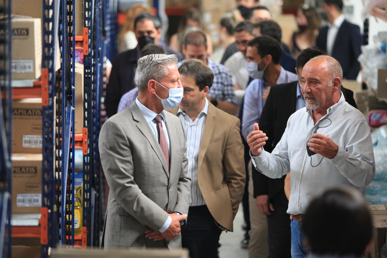 Arcioni recorrió la Droguería Mediven en Comodoro Rivadavia y destacó que “es un emprendimiento que apuesta a la sustentabilidad”