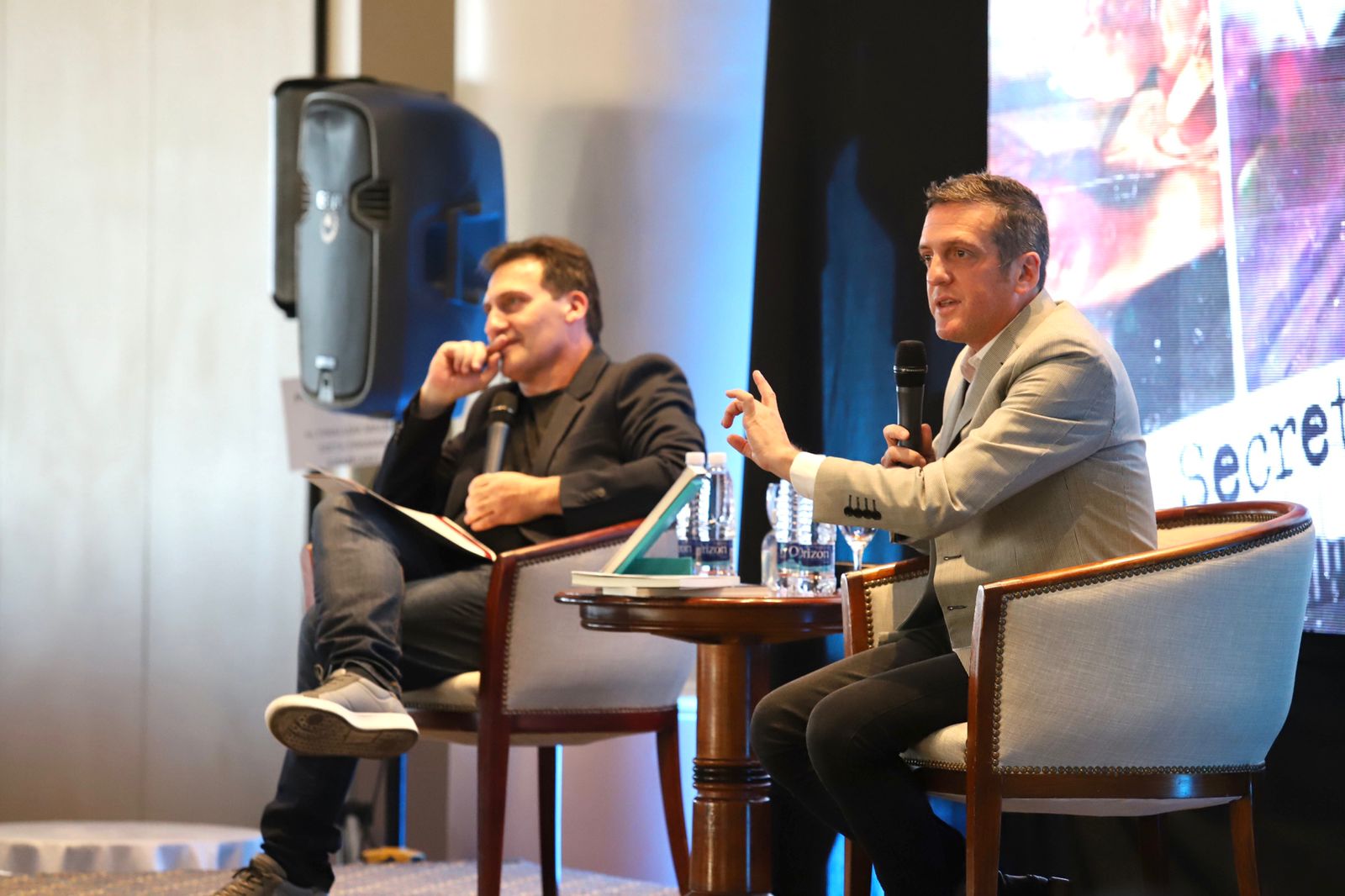 Mauro Szeta presentó nuevos relatos criminales en la Feria Internacional del Libro en Comodoro