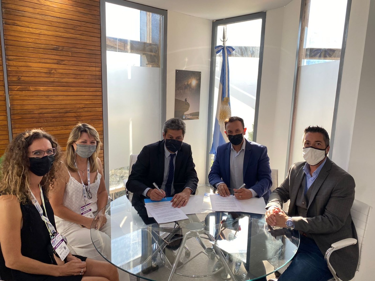 Maderna y Lammens firmaron acta acuerdo para avanzar con la obra del Centro de Visitantes del Dino