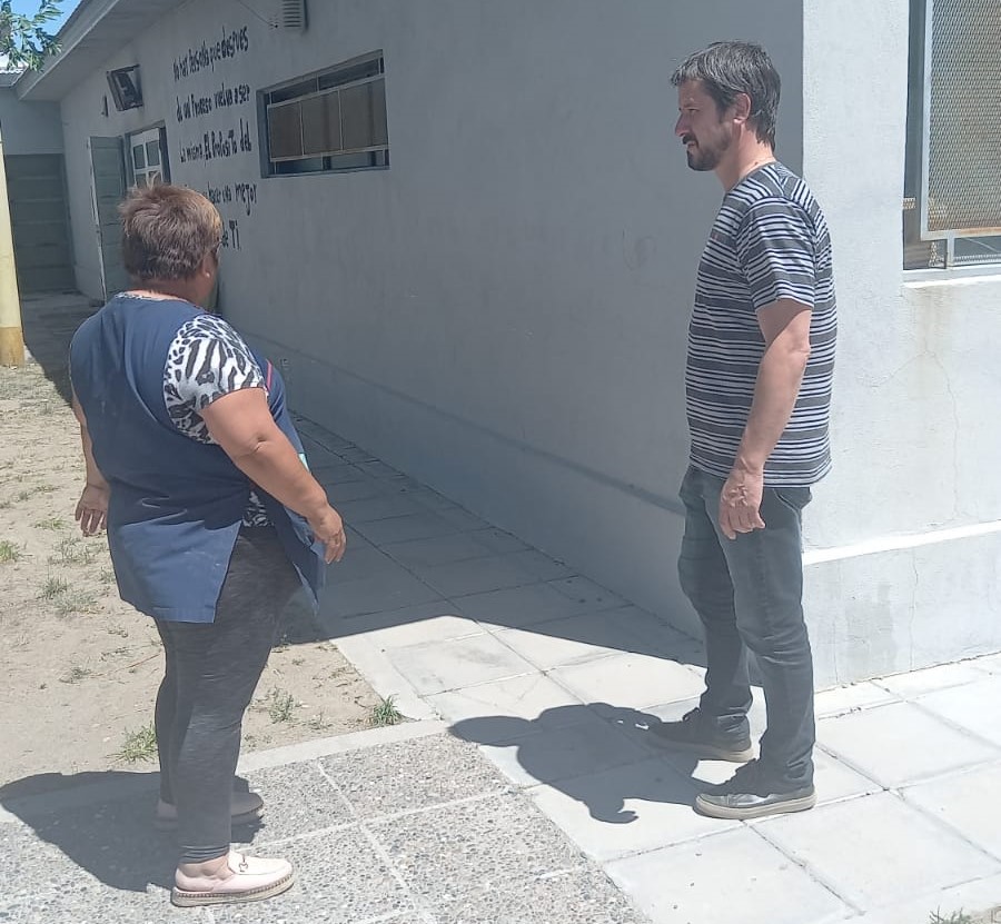 Encargada del CIC de Trelew denunció que un funcionario de Trelew la echó por sacarse una foto con Merino