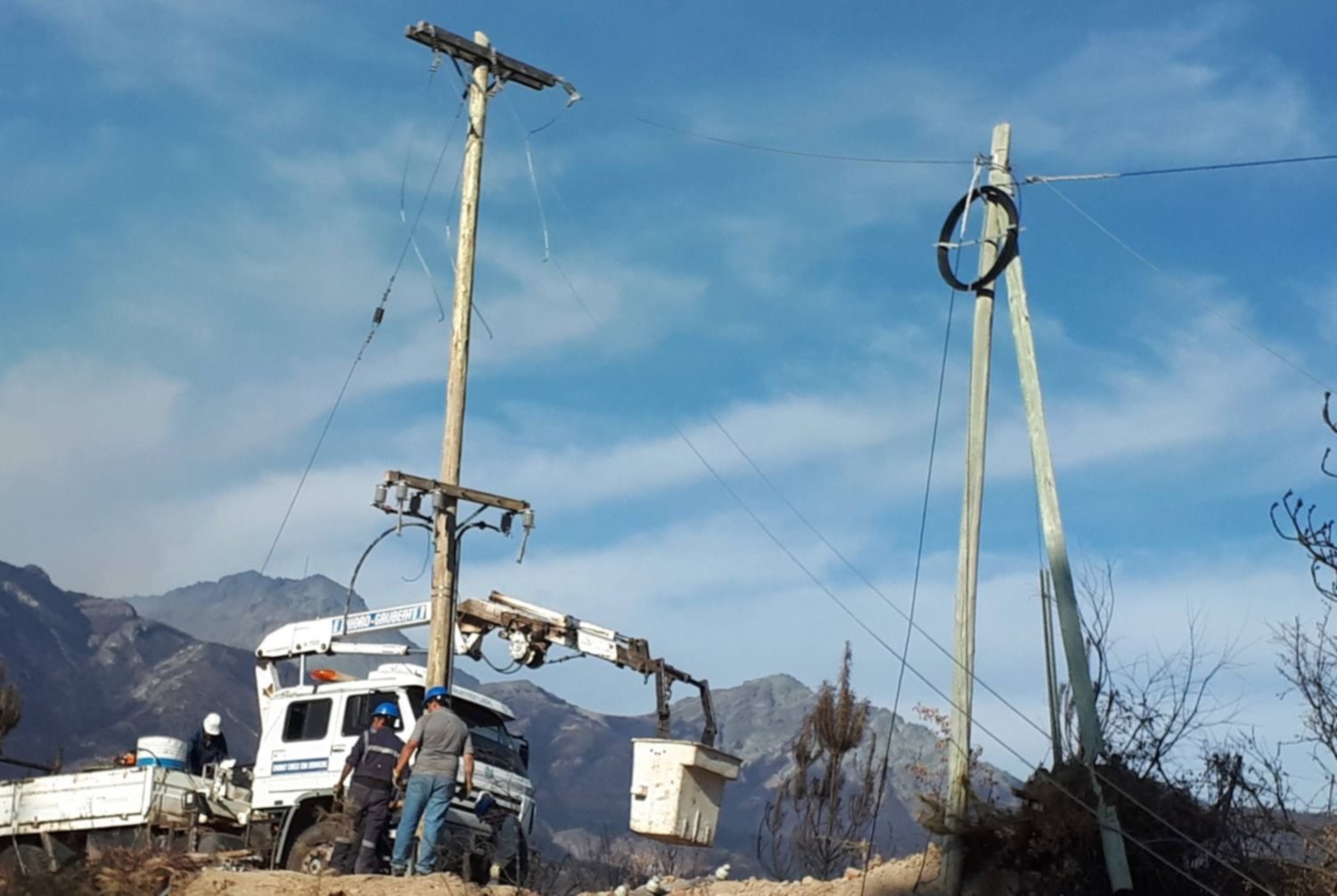 Por los incendios y el temporal de viento pronosticado para mañana, toda la Comarca Andina estará sin luz por más de 12 horas