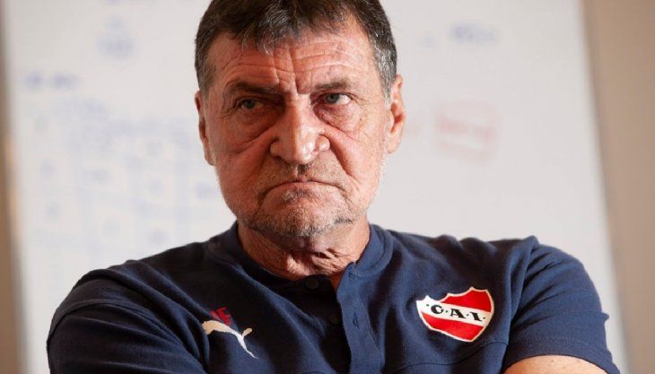 Falcioni se va de Independiente y la dirigencia del club ya busca un reemplazante