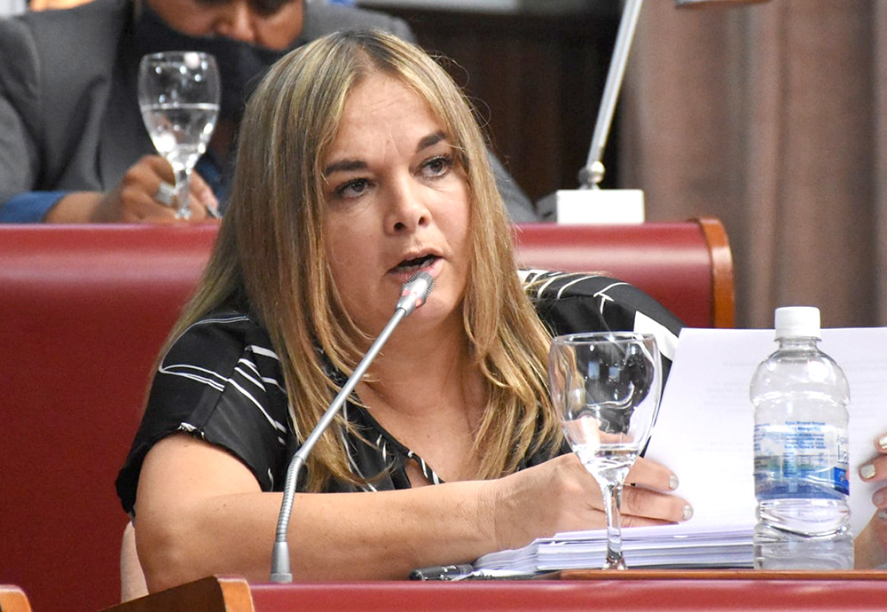 Leila Lloyd Jones calificó de “cínico y traidor” al gobernador y recordó que “salió cuarto y no representa a nadie”