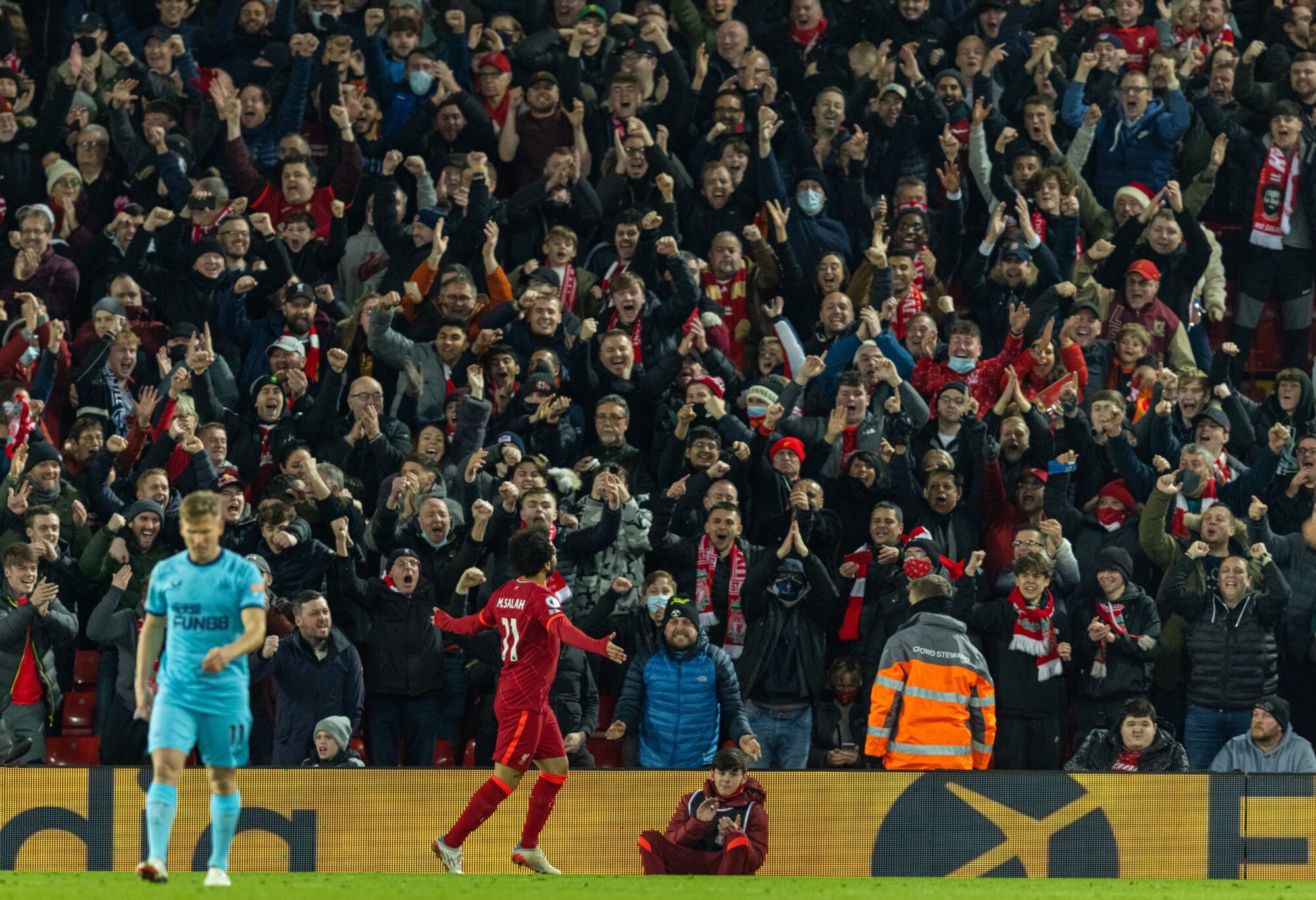 Liverpool ganó y no le pierde pisada al City de Guardiola