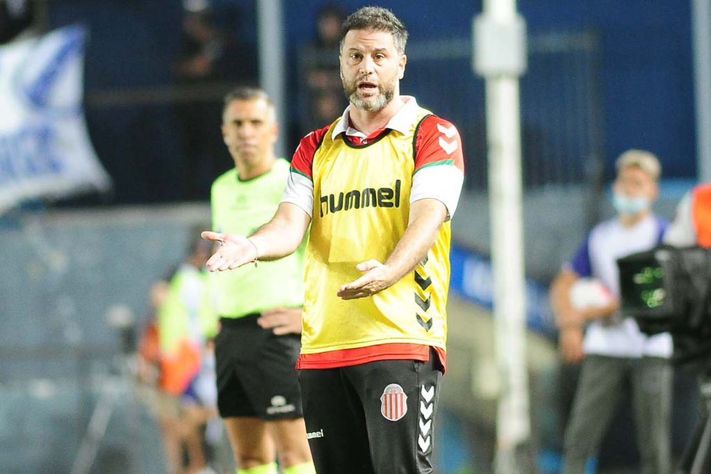 De Paoli llevó a Barracas Central a primera y dijo que “el fútbol me salvó”