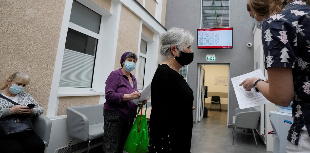 La doble dosis de la vacuna Pfizer da menor protección ante la variante Ómicron, según un nuevo estudio