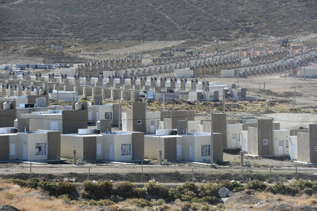 Pago de cuotas de viviendas en Chubut: Cuatro de cada 10 beneficiarios son morosos