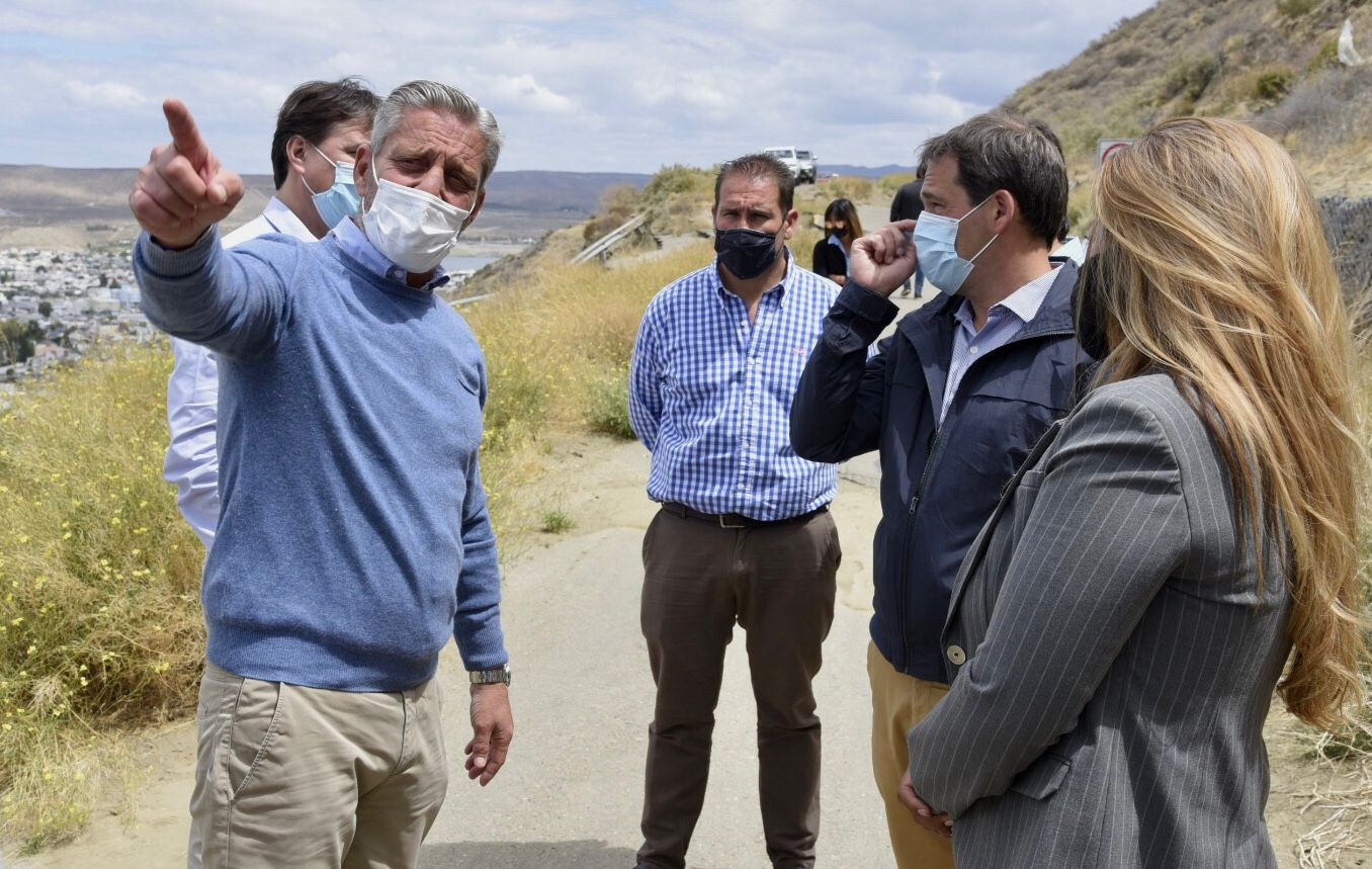 Arcioni recorrió junto a intendentes el tramo crítico del camino “Juan Domingo Perón”