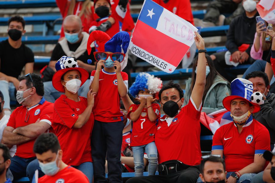 La Federación de Fútbol de Chile teme que el partido ante Argentina se juegue sin público