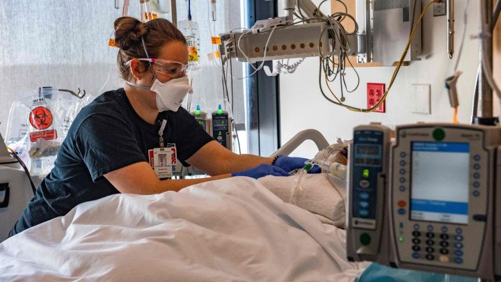 Variante Ómicron imparable: Estados Unidos bate récord de hospitalizaciones por Covid-19, superando a las internaciones por Delta