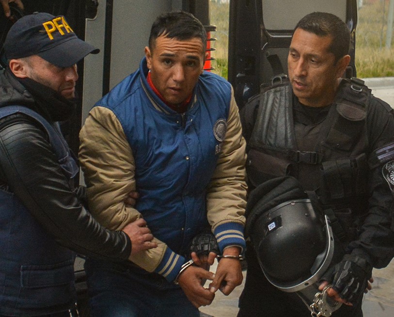 Quién es “Mai” Bustos, el preso condenado a perpetua por matar a su hijo y a un policía y que se besó con una jueza