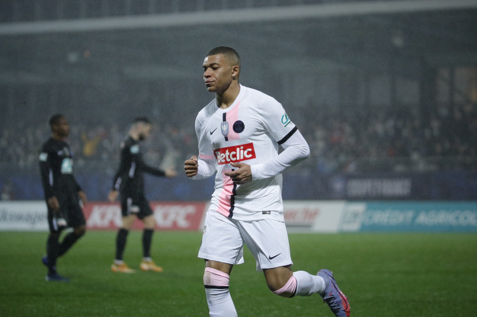 Con un hattrick de Mbappé, PSG goleó a Vannes y avanzó en la Copa de Francia