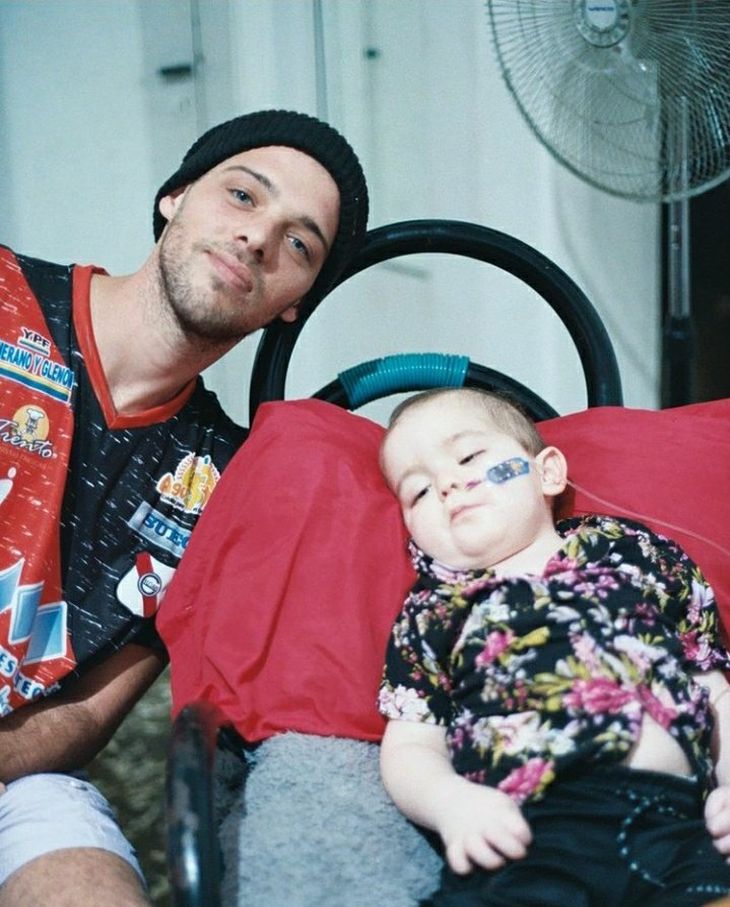 Falleció Ezra, el niño que recibió ayuda del influencer Santi Maratea