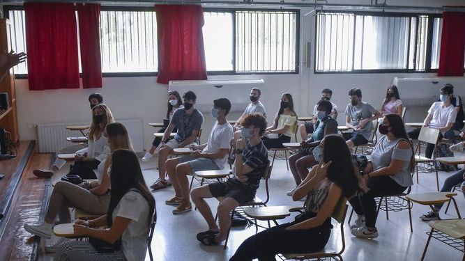 España registró 117.775 casos de coronavirus, pero confirmó la vuelta presencial a las aulas