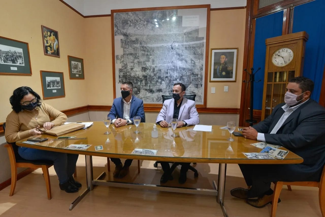 Maderna presidió apertura de sobres para obras de drenaje en barrio Guayra por más de $ 10 millones