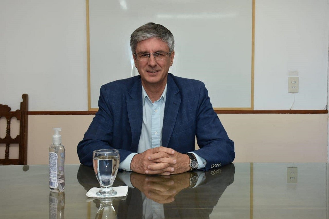 Ongarato firma convenio con Provincia para abastecer de energía a Valle Chico y pedirá a Arcioni obras de pavimentación y mantenimiento de escuelas