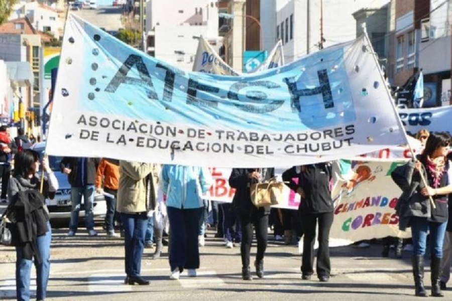 Peligra el comienzo de clases en Chubut: La regional Este de Atech lanzó un paro por 72 horas para el 2, 3 y 4 de marzo
