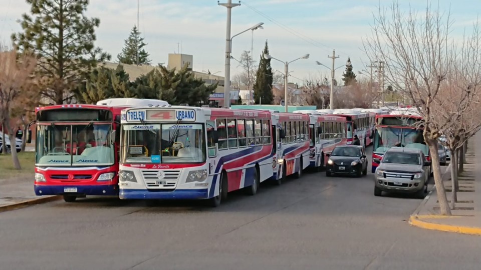 Alarma en los gobernadores: Por retrasos en los subsidios, las provincias podrían quedarse sin colectivos de corta y media distancia