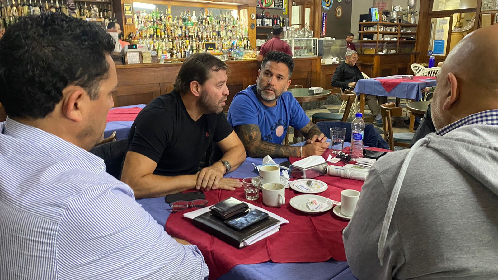 Mamet continúa ampliando su agenda y participó de un desayuno junto a comerciantes de Trelew