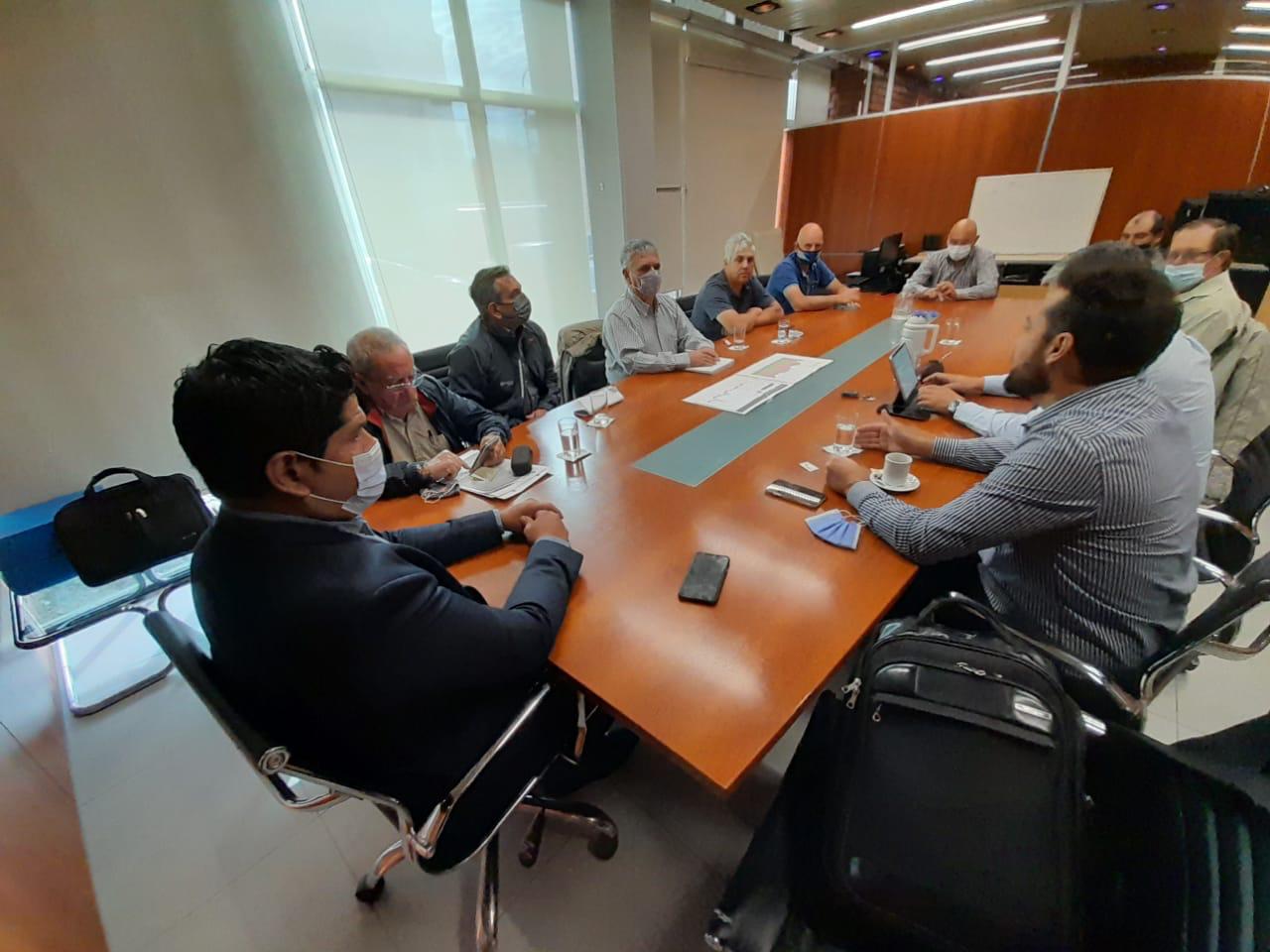 El Gobierno mantuvo un encuentro con integrantes de la Compañía de Riego del VIRCh buscando garantizar la provisión de agua en la zona