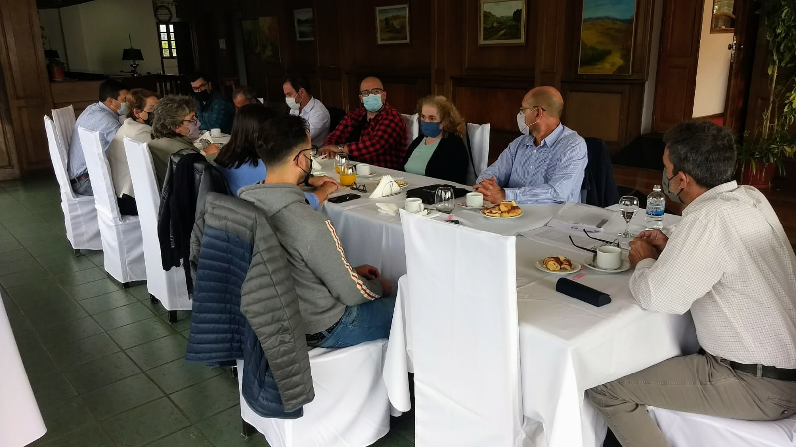Gaffet junto a referentes de cámaras de turismo y prestadores de Esquel coordinaron acciones para potenciar el sector y analizaron la actual temporada de verano
