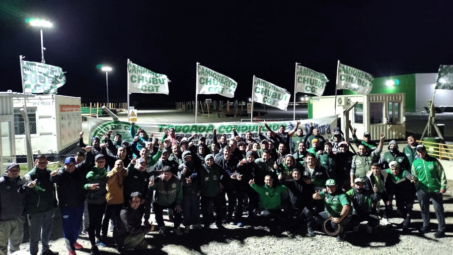 Comenzó en Chubut un paro de camioneros de 48 horas que afecta a la actividad petrolera