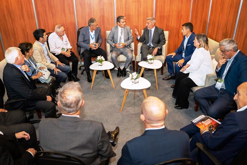 El gobernador se reunió con autoridades de la Cámara de Empresas de Servicios Petroleros para evaluar la situación de las PyMEs del sector