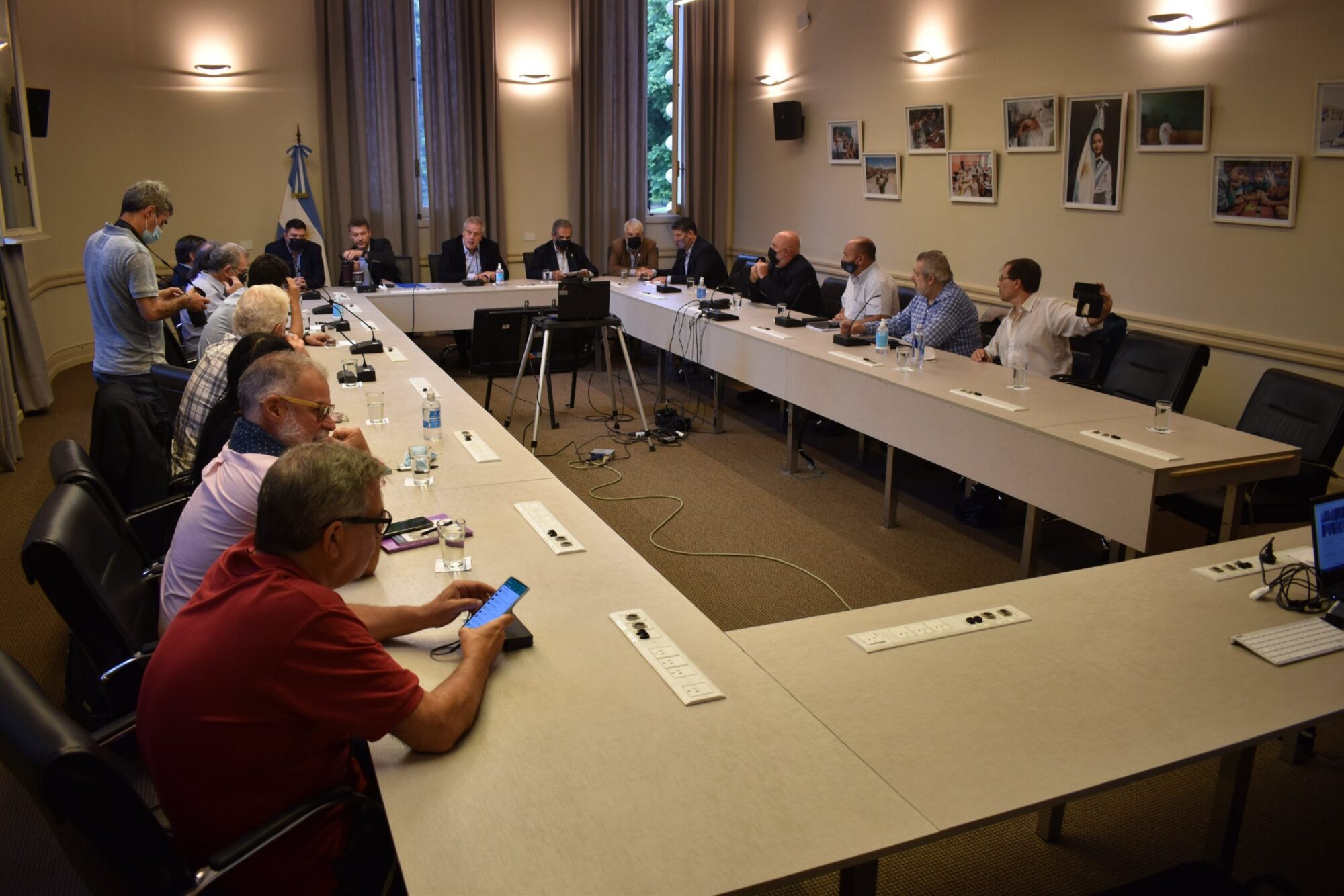 Educación y gremios docentes de universidades continúan la revisión del acuerdo paritario de 2021