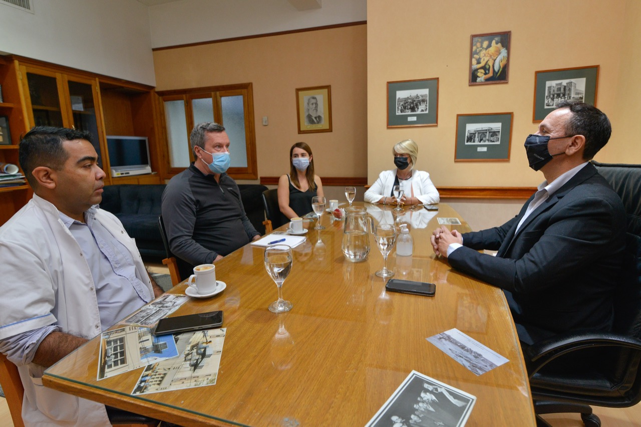 Maderna recibió al prestigioso sanitarista Glenn Laverack