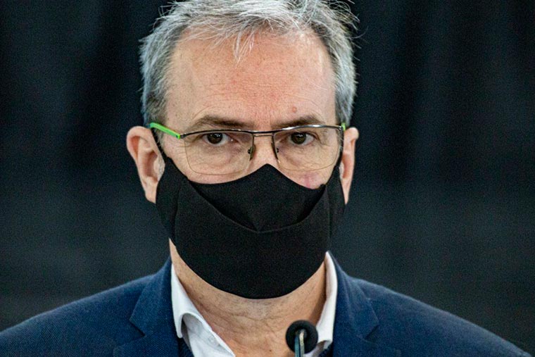 Puratich: “La pandemia continúa y recomendamos el uso del barbijo en espacios cerrados”