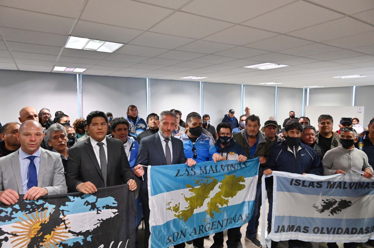 Arcioni ya envió a Legislatura el proyecto para reconocer y declarar a Veteranos y Caídos de Malvinas como ciudadanos ilustres de Chubut